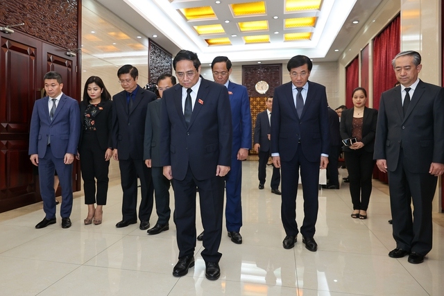 PM Pham Minh Chinh pays tribute to former Chinese Premier Li Keqiang in Hanoi